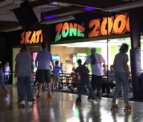 Skate zone 2000 photos. Whether it's a home or an office, a good space requires personality and the photography studio of Fotobia has it in excess. The walls are filled with vintage-style screen prints, o... 