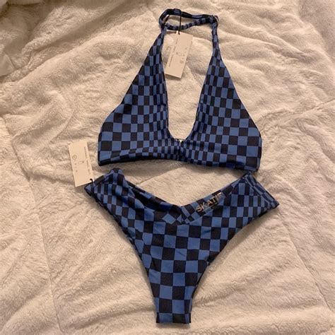 Skatie swimwear. Shop Women's Skatie Blue Gold Size XL Bikinis at a discounted price at Poshmark. Description: Beautiful, brand new (with tags)/never been worn bikini set from Skatie. I absolutely love the print and the suit is so comfortable, but the top is a bit too small for me (36DD). Styles: Penny Top and Mandi Bottom, both size XL.. Sold by hannahongman. 