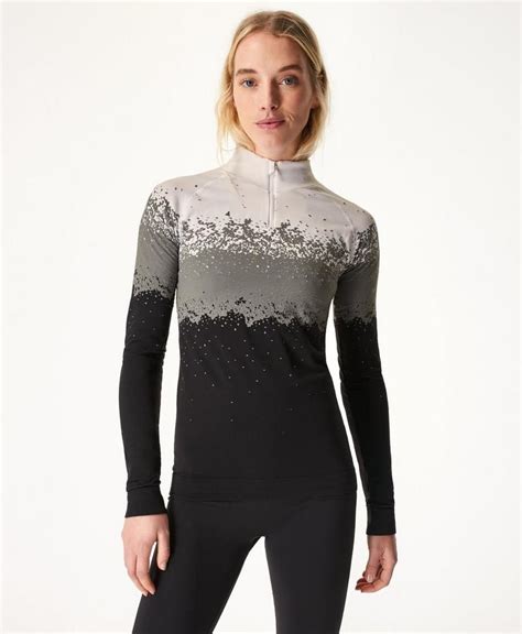 Ski base layer womens. Designer Base Layers for Women. Stay snug with long underwear and designer ski base layers. From merino wool styles to thermal leggings, Perfect Moment gets you prepared for a trip to the slopes. Shop the label’s base bodysuits, ski suits and turtleneck tops, as well as technical pieces from Holden and Moncler Grenoble that are suited to colder climes. 