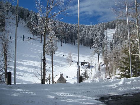 Ski valley arizona. One of the most popular resorts in Arizona is Sunrise Park Resort, located in the White Mountains. With an average snowfall of around 200 inches per season and a peak elevation of 11,000 feet, this resort offers a variety of terrain for skiers and snowboarders of all levels. The best month to visit Sunrise Park is typically February or March. 