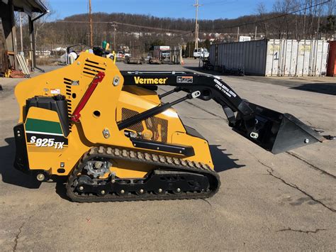 Skid loader rentals. The weight of a Bobcat loader can vary widely depending on the model. As of Sept. of 2014, the S70 of the Skid Steer series has an operating weight of 2,795 pounds, while the S750 ... 