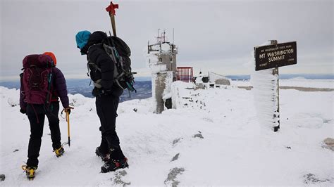 Skier triggers avalanche on Mount Washington, suffers life-threatening injury