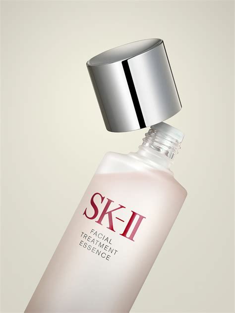 Skii. Jan 2, 2024 · SK-II Facial Treatment Essence is an organic cream that is an anti-aging product as well as a toner and a moisturizer. It promises to remove signs of age, get rid of areas of pigmentation, and hydrate the skin. In addition, it uses a unique ingredient that is from yeast fermentation and has antioxidants and over 50 micro-nutrients. 