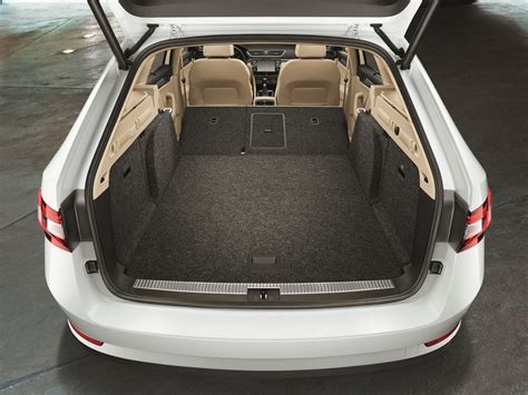 Skoda Superb Boot Space, Size, Luggage Capacity & Cargo …