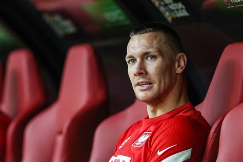 Skorupski. Łukasz Skorupski (born 5 May 1991) is a Polish footballer who plays as a goalkeeper for Italian club Bologna, and the Poland national team. In the game FIFA 23, his overall rating is 76. 