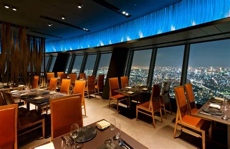 With two bars and two restaurants, Sky Garden is more than just a view. Choose from Darwin Brasserie, Fenchurch Restaurant or Sky Pod Bar and City Garden. string(2) "90". 