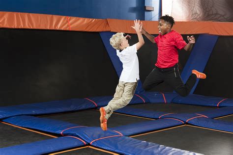 Let go of gravity礪, grab some air , climb 輪‍♂️, battle , and FLY‼️ OPEN JUMP is your all access pass to Sky Zone!