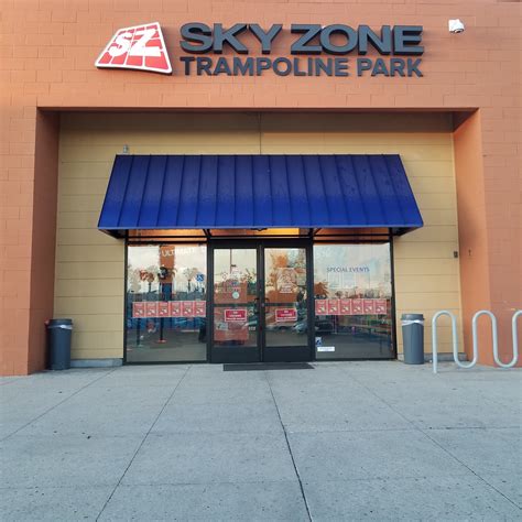 Sky zone ventura. Sky Zone Ventura, CA, Ventura. 7,572 likes · 21 talking about this · 10,792 were here. Jump into Sky Zone - the world's first all-walled trampoline playing court! 
