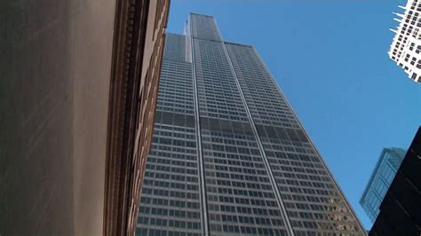SkyRise Chicago returns with thousands climbing steps of Willis Tower