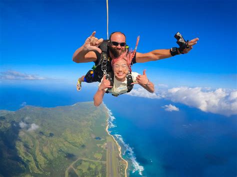 Skydive hawaii. Terms & Conditions Hawaii. For each space/ booking a deposit is required. This is clearly specified before payment and is the amount you pay to make the reservation. Your deposit is 100% refundable up to 48 hours ( by check in time booked ) before your skydive after which point it becomes non refundable. In the case of making a booking with ... 
