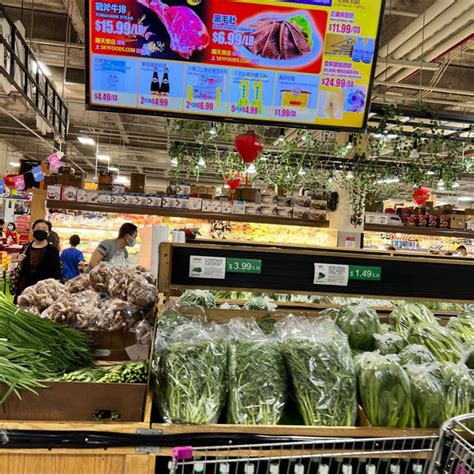 Skyfood flushing. On the outside it looks so small compared to US Supermarket or Skyfood. Once you walk inside, it's pretty big. There are so many products in … 