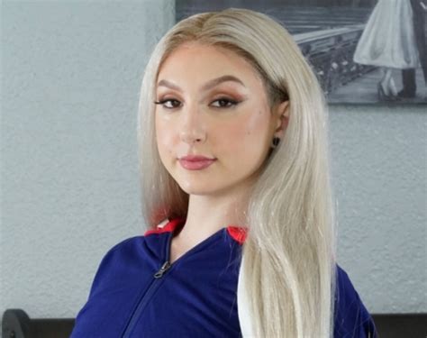 Skylar vox jerkmate. ASTROLOGY: Capricorn. BIRTHPLACE: USA, Sarasota. Ethnicity: White. Weight 145lb (66 kg). Height 5'3" (160 cm). Measurements 32JJ-30-41. Meet Skylar - blonde, beautiful and with the face of an angel. With big ample breasts, she certainly has the full package. With such a tiny frame, she really stands out from the crowd with her outstanding ... 