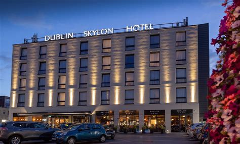 Skylon hotel dublin. Forget the pens and travel-size shampoo—this is stuff you'll actually use. You can get lots of free stuff from hotels, from the absolute basics all the way up to luxurious perks th... 