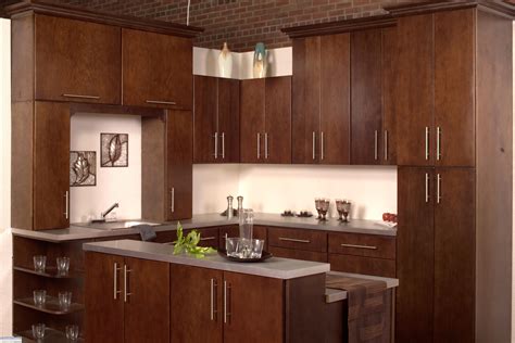 Slab kitchen cabinets. Slab cabinets may make you think of ultra-sleek modern kitchens, but there’s good reason to consider them in a variety of styles, too. Paint and hardware can completely change the look and feel of … 