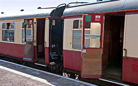 Slam-door train - Wikipedia