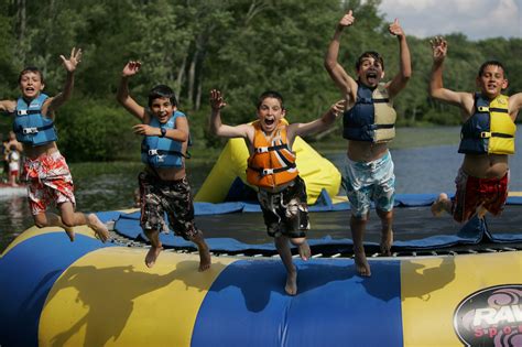 Sleepaway camps. Read on for insight into what to expect! 1. Community. Most sleepaway programs are designed to bring together children of similar ages, interests, or grade levels. Many will place a premium on creating a particular community centered around fun, learning, and group activities. 