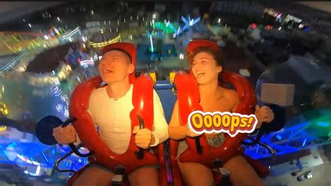 Watch this hilarious video of a slingshot ride oops moment, where a girl loses her wig and her friend can't stop laughing. This is one of the funniest slingshot ride videos on Facebook, and you don't want to miss it.. 