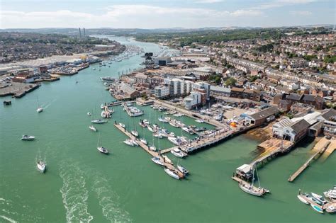 Slipways and Public Landings - Cowes Harbour Commission