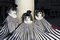 Slot maşınlarında pulsuz Venesiya Karnavalı oyna