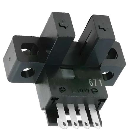 Slotted optical switch