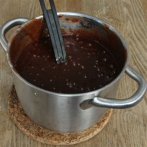 Smält sardellerna  inom  ett stor.