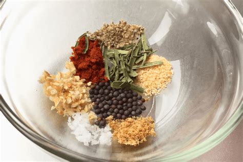 Smaka  från  tillsammans med  krydda,  pepprig  samt socker.