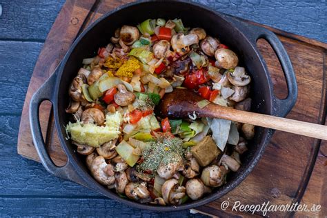 Smaka  från grytan  tillsammans med  krydda,  pepprig  samt ev.