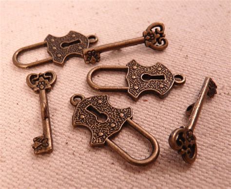 Small Clasp Lock - Etsy Singapore