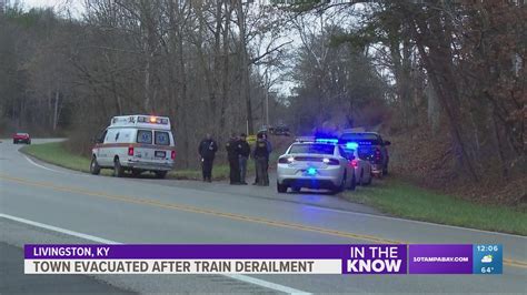 Small Kentucky town urged to evacuate after train derails, spilling chemical