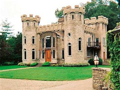Built on a 50×50 lot, the castle has five spacious bedrooms, three bathrooms, a formal dining room, a music room, and much more. If you're cheat-free, be aware that this absolute work of art will set you back around §270,000. But hey, at least it's base-game compatible and CC free! 9. Rococo Portraits.. 