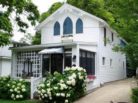 Small cottages for sale on lake erie. 1 bed 1 bath 840 sq ft 4,987 sq ft (lot) 13401 Lake Shore Blvd #3, Bratenahl, OH 44110. ABOUT THIS HOME. Waterfront Home for sale in Cleveland, OH: This inviting single-story single-family home offers the perfect blend of comfort and convenience, featuring three bedrooms, one bathroom, and a spacious two-car garage. 