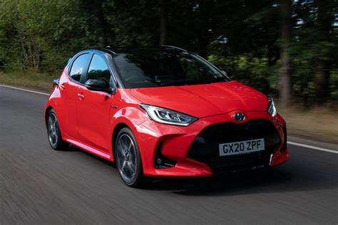 Small hybrid cars. Hybrid cars are becoming increasingly popular as they offer a great combination of fuel efficiency and performance. With so many options on the market, it can be difficult to know ... 