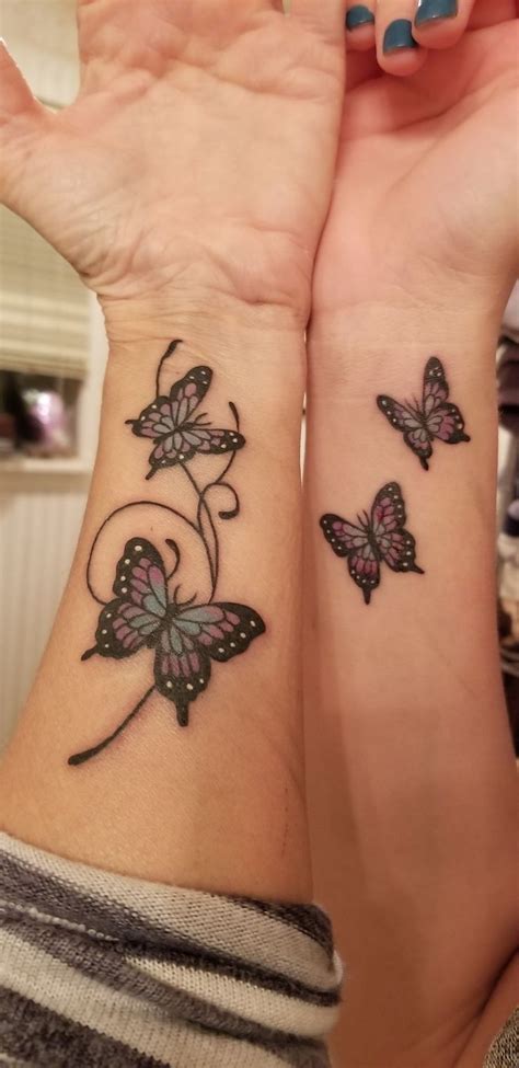 Small mother daughter butterfly tattoos. 2-mei-2018 - Bekijk het bord &quot;Mother-daughter tattoos&quot; van hanne mornae op Pinterest. Bekijk meer ideeën over tatoeage ideeën, tatoeage, tatoeages. 