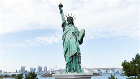 Small replica of Statue of Liberty arrives in Metro East