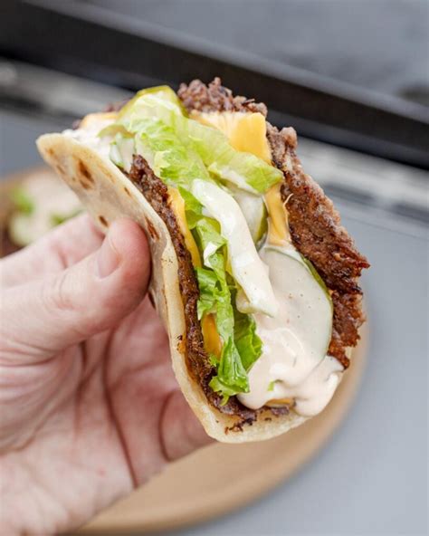 Smash burger taco. Sabrina Baksh. January 9, 2024. Beef, Burgers, Dishes, Recipes. These trending smash burger tacos are a tasty treat and so easy to make! They are made up of a thin, crispy beef patty cooked right on the tortilla and … 