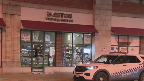 Smash-and-grab reported at Rogers Park vape shop