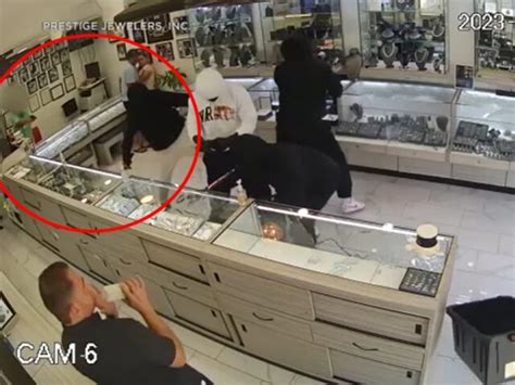Smash-and-grab thieves fired on by jewelry store employee