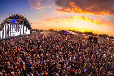Smf tampa. May 27, 2022 · Tampa's homegrown festival and jewel in the Disco Donnie Presents family, Sunset Music Festival, is returning this weekend, May 27-29. Disco Donnie Presents is known for putting together some of ... 