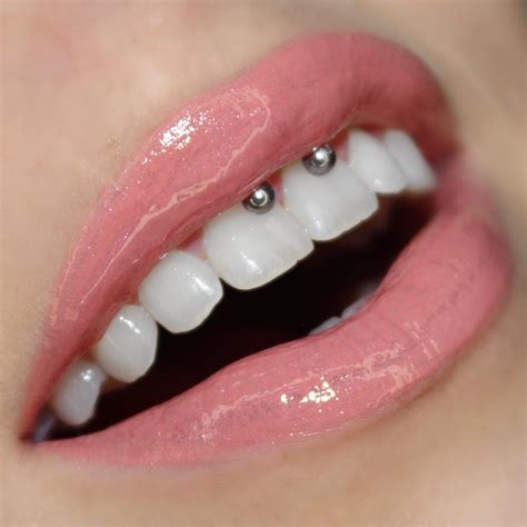 Smiley peircing. Smiley piercings come with a potential risk. With piercings inside the mouth, there's always a risk of damaging your teeth and gums. In addition, your lips and mouth are constantly moving, increasing the potential to scratch or damage your teeth. If you've ever had braces, you'll know the feeling of the sharp ends of the wire scraping the … 