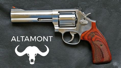 This Smith and Wesson Model 686 Plus Deluxe curren