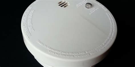 Smoke detector keeps going off. First check the battery terminals are in contact with the battery, and give the smoke alarm a clean with a vacuum to suck out any dust particles. If your alarm has a Hush mode, it’s possible the button may have been accidently pushed when the battery was changed. If it’s still chirping when attached to the ceiling, it could be in Hush … 