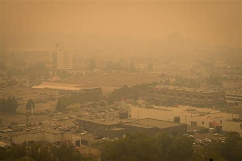 Smoky conditions help B.C. fire fight, causes Metro Vancouver air quality advisory
