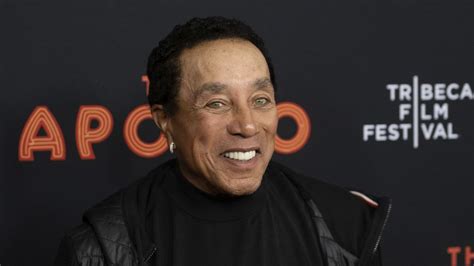 Smoky robinson. Oct 16, 2023 · Legend is a word thrown around far too often. But if there was ever an artist the word "legend" applies to, it would be Smokey Robinson.The iconic songwriter, producer and vocalist was not only a ... 
