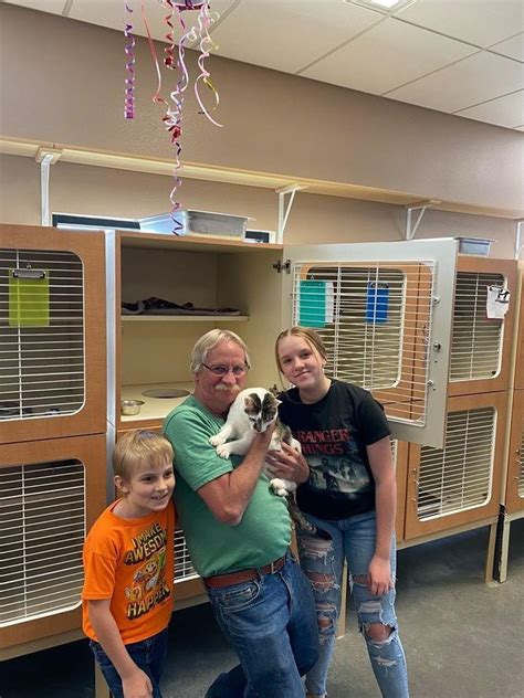 Snake river animal shelter photos. May 18, 2021 · 6/1/21 UPDATE: He was reunited with his owners! Please contact Kendra at 208-521-9433 with any info! "Please spread the word! Chubbs was LOST on May 14, 2021 in Idaho Falls, ID 83404 near S. BLVD. Chubbs went outside the other day and didn't come back in. 