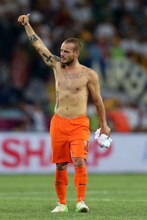 474px x 652px - th?q=Sneijder naked