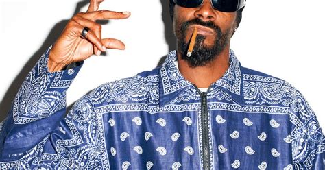 Snoop Dogg has revealed that he is planning to reunite with a crip-w