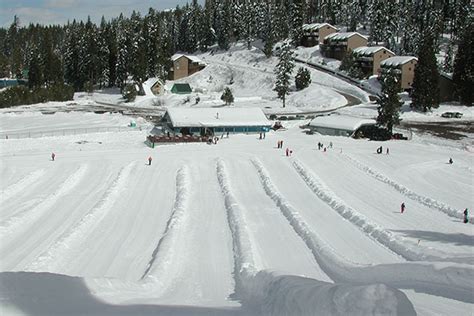 Nearby Sno-Park. One of California's Sno-Parks is located off Interstate 80 at the same exit as Boreal Mountain Resort on Donner Summit. At the exit, instead of turning right to the ski area, turn left to the Sno-Park. A permit is required to park at the Sno-Park from November 1 through May 30. Day permits are $15, season permits are $40.