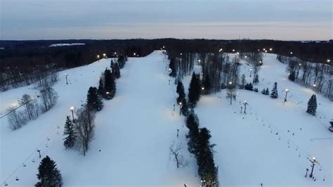 Snow trails ohio. Also nearby is Snow Trails Ski Area, offering 16 trails on 50 acres as well as snow tubing. Mansfield lies in one of Ohio&#039;s secondary snow belts and gets an annual snowfall of around 50 ... 
