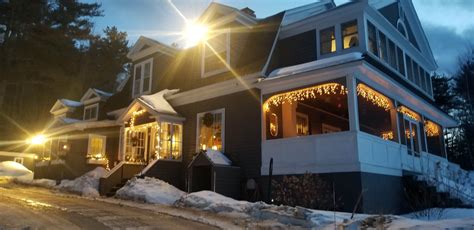 Snowvillage inn. Snowvillage Inn hat seine Adresse in Eaton Center, New Hampshire, Vereinigte Staaten. Wir sind mit Klimaanlage ausgestattet. Die Einrichtung verfügt über einen Parkplatz. WiFi steht Ihnen für Ihren Aufenthalt bei uns zur Verfügung. Offenes Restaurant, um etwas zu essen oder zu trinken und wir haben eine Heizung für Sie bereit. 