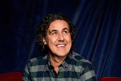 So rocken Sie den lässigen Look von Micky Flanagan mit einer Micky Flanagan Perücke